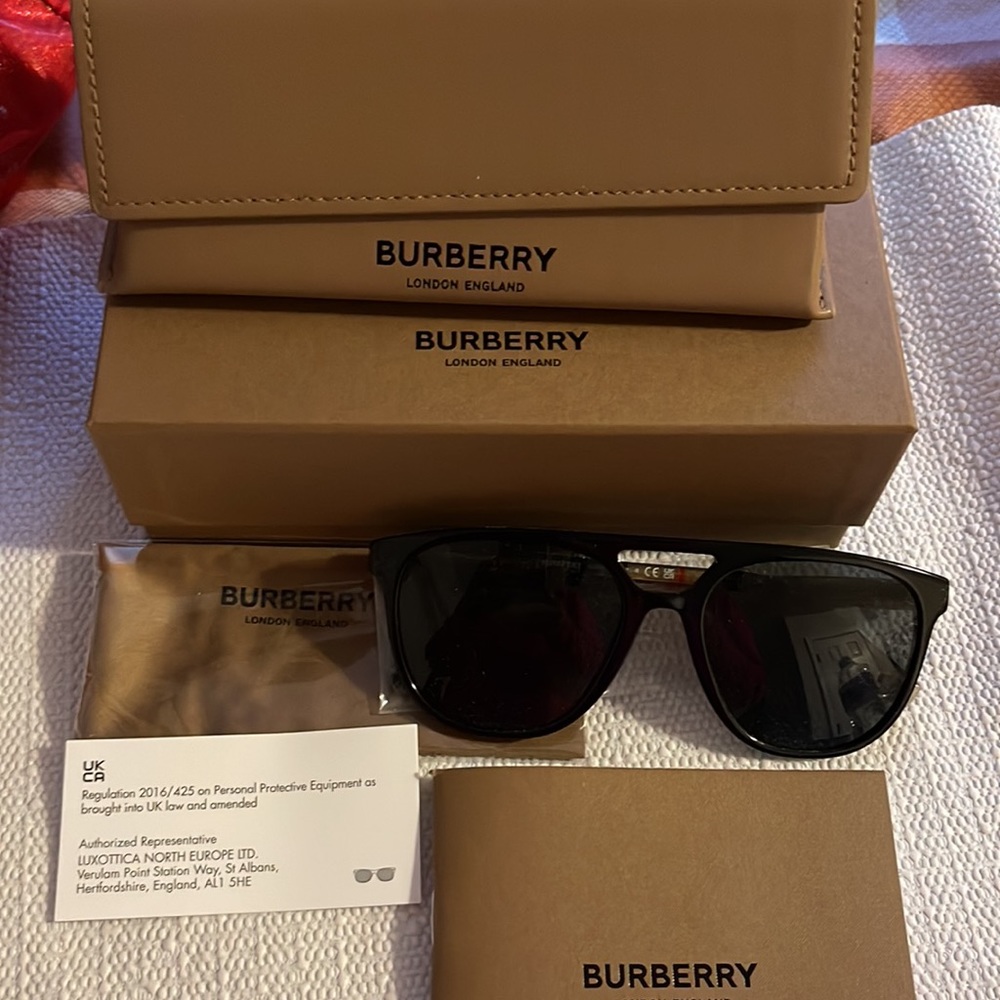 Burberry Aviator - Picture 6 of 10